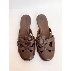 BORN Women's Brown Leather Closed Toe Kitten Block Heel Slide Sandals sz 38/US 7